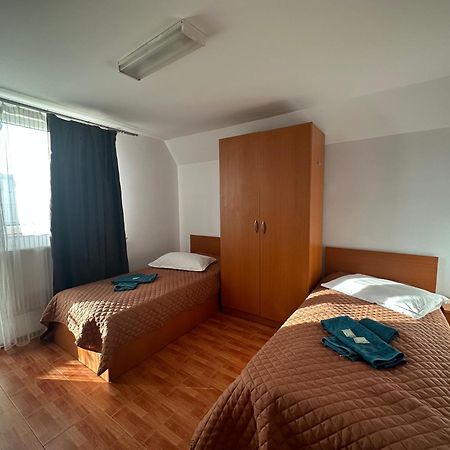 Casa Rustic Cazare ピテシュティ エクステリア 写真