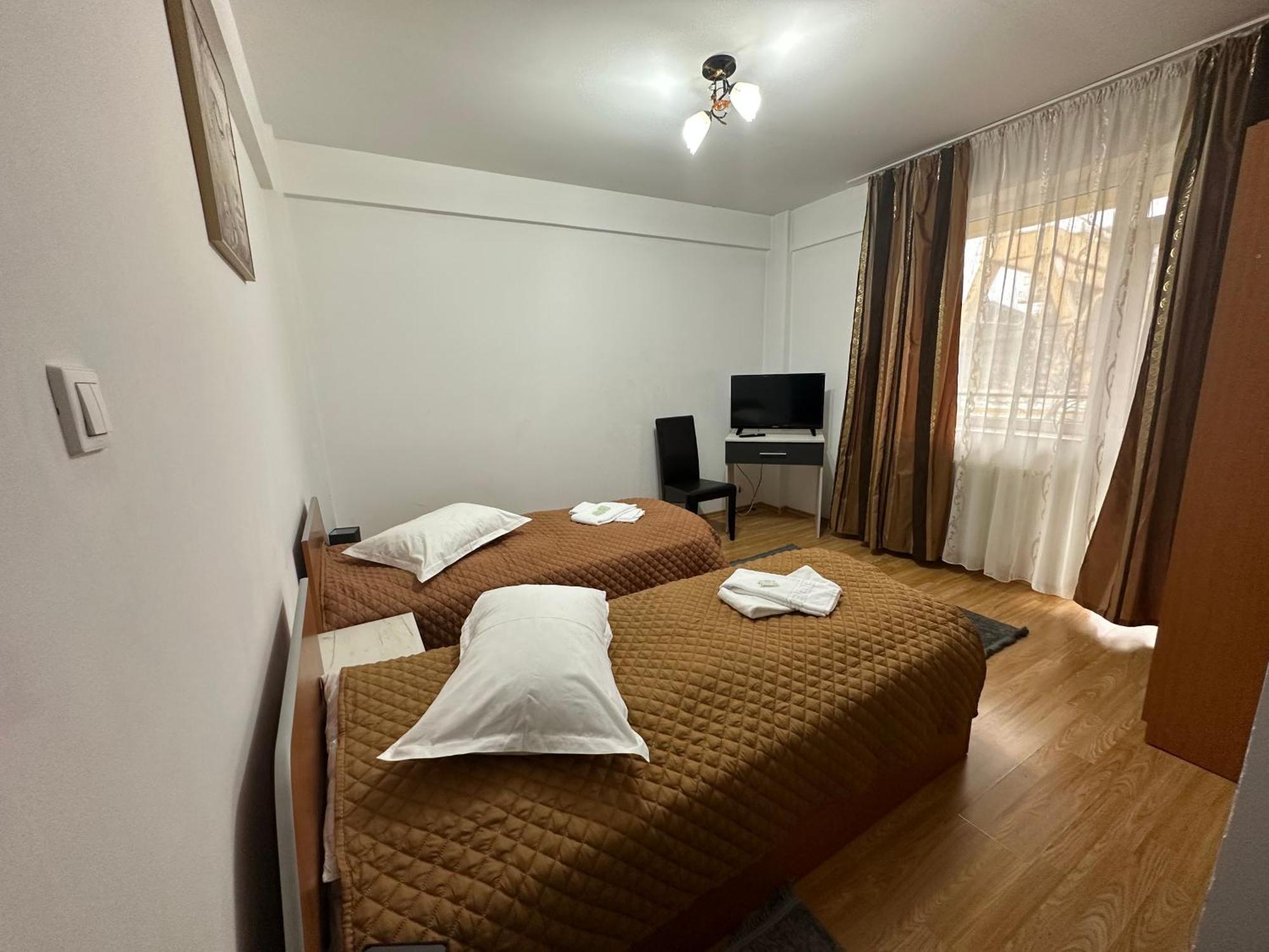 Casa Rustic Cazare ピテシュティ エクステリア 写真